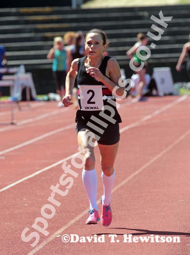 Clare Elms (Blackheath, Bromley, E&H) during the 3000 metres at the UK Women's National League, Premier, Meadowbank, Edinburgh.